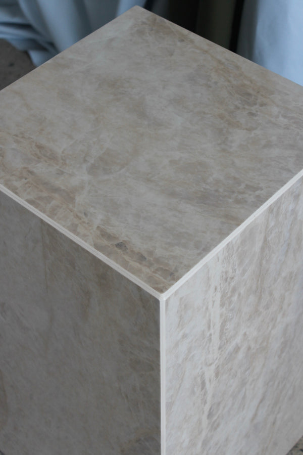 Arga Plinth