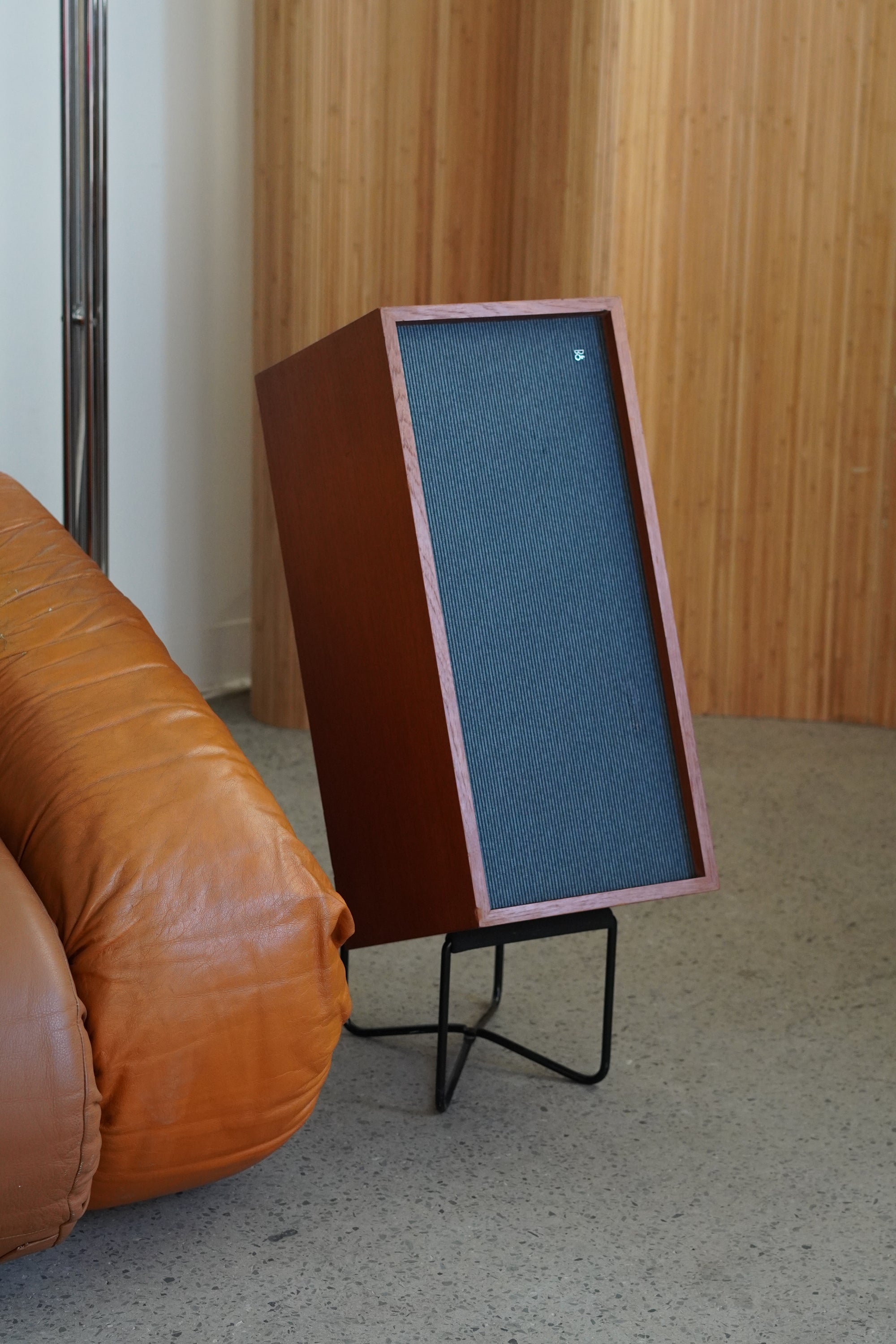 Rosewood Speakers by Bang & Olufson Hojttaler