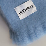 Jeté en mohair bleu bébé par Le Centerpiece