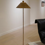 Lampe de sol en laiton par Hart Associates