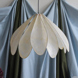 Grande suspension Daisy par Colin Chetwood