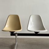 Banc Tandem avec table par Charles et Ray Eames pour Herman Miller