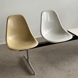 Banc Tandem avec table par Charles et Ray Eames pour Herman Miller