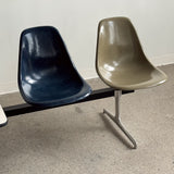 Banc Tandem avec table par Charles et Ray Eames pour Herman Miller