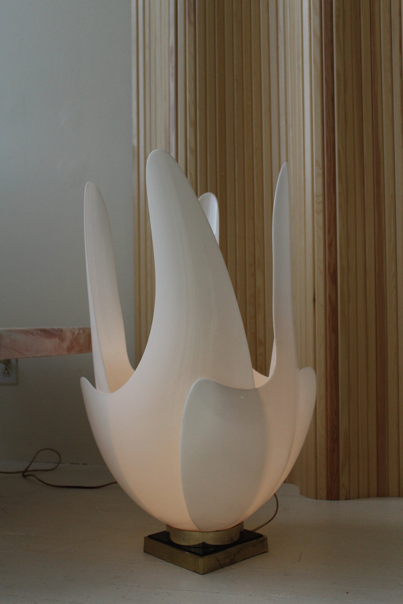Roger Rougier Tulip Lamp – Le Centerpiece