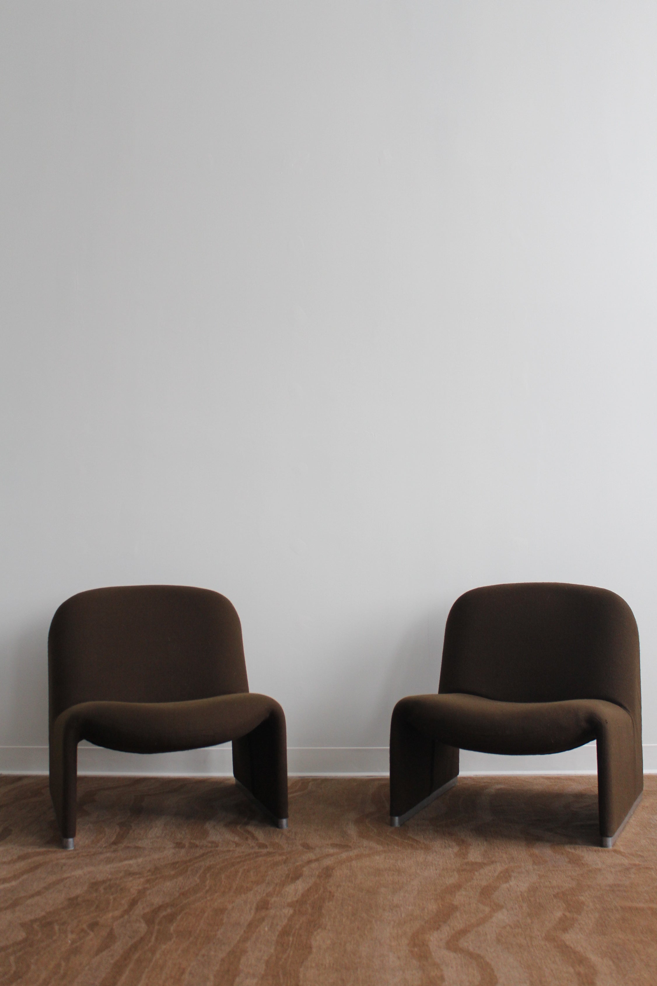 Alky Chair by Giancarlo Piretti for Castelli lecenterpiece