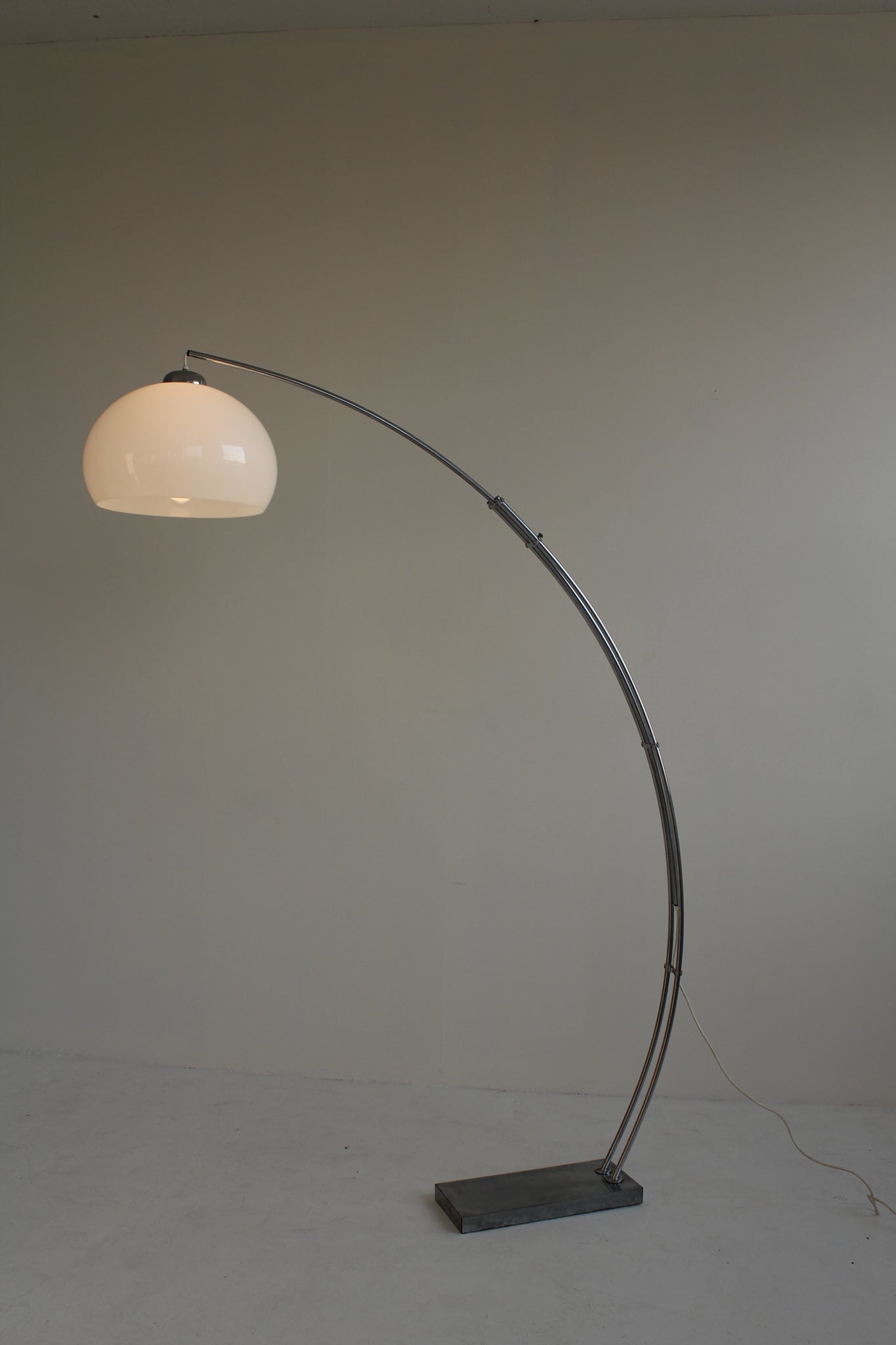 Extensible Arc Floor Lamp
