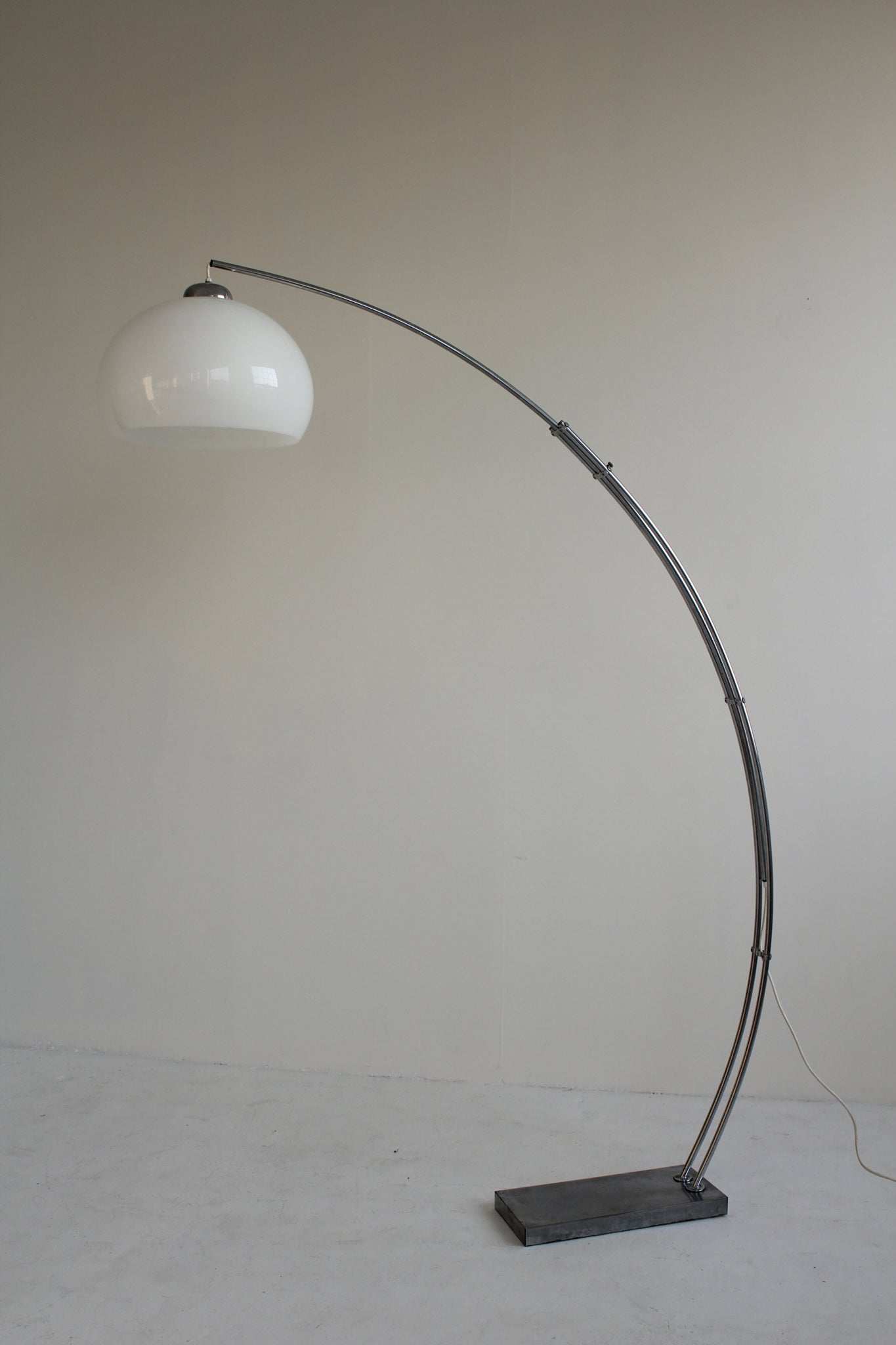 Extensible Arc Floor Lamp