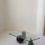 Table basse en verre avec bases sculpturales