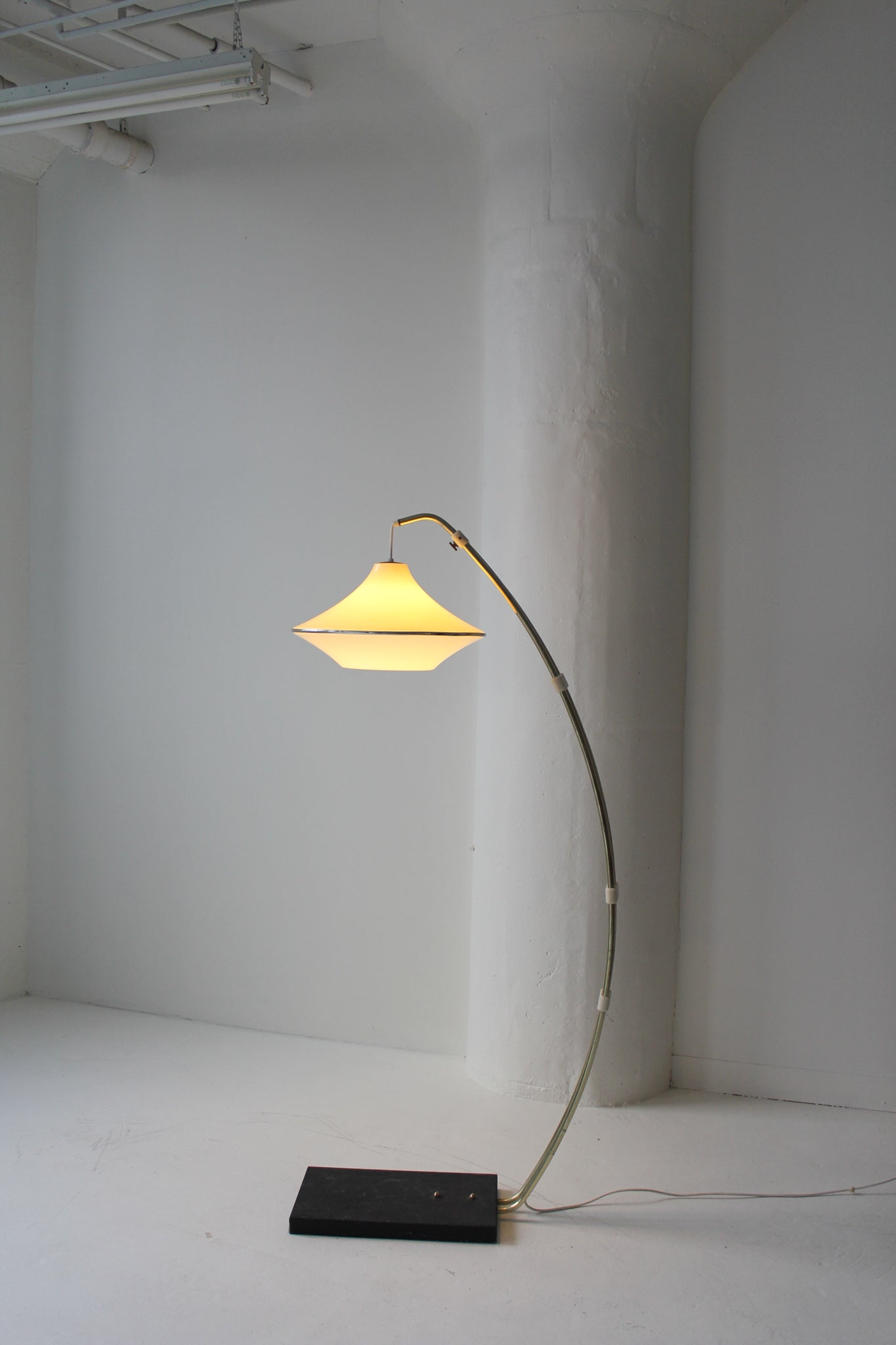 Retractable Arc Floor Lamp