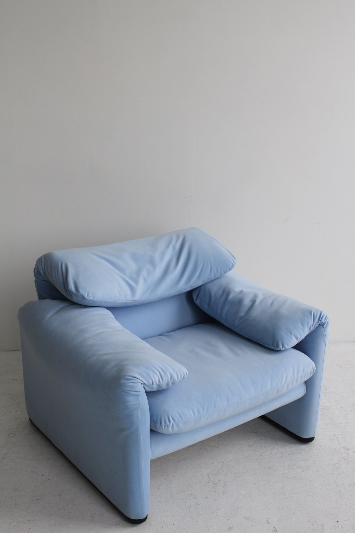 Maralunga Lounge Chair by Vico Magistretti