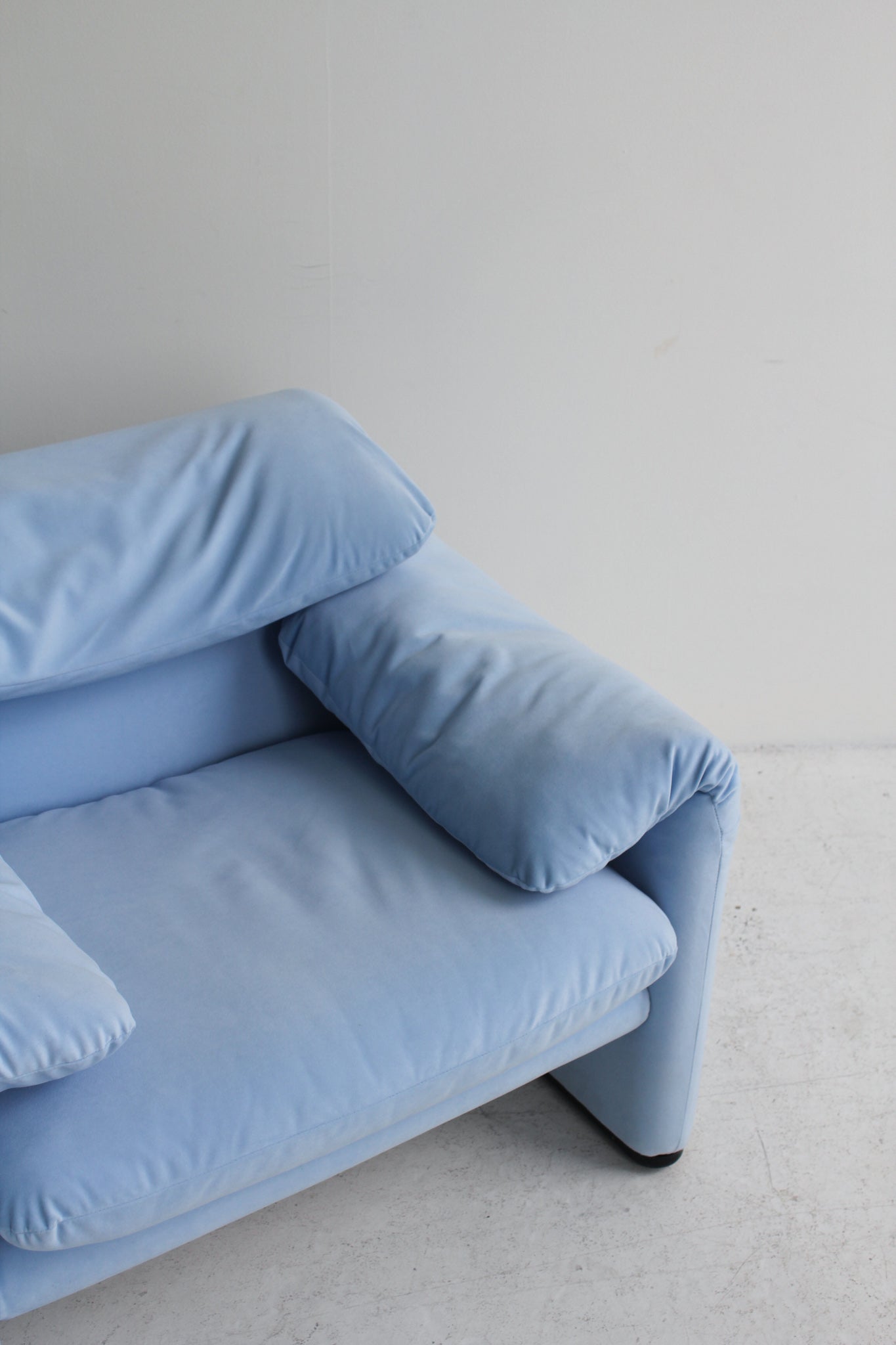 Maralunga Lounge Chair by Vico Magistretti