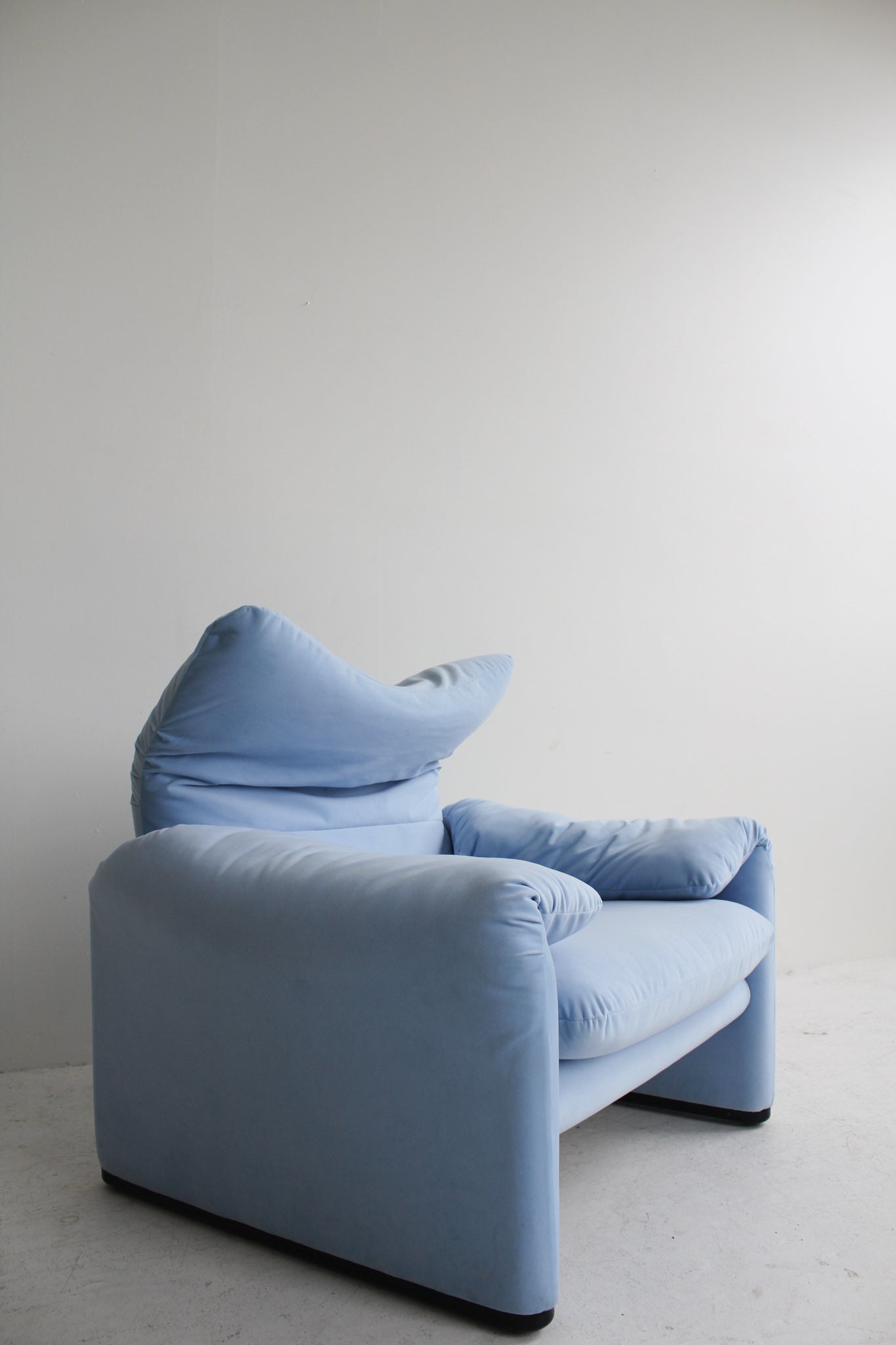 Maralunga Lounge Chair by Vico Magistretti
