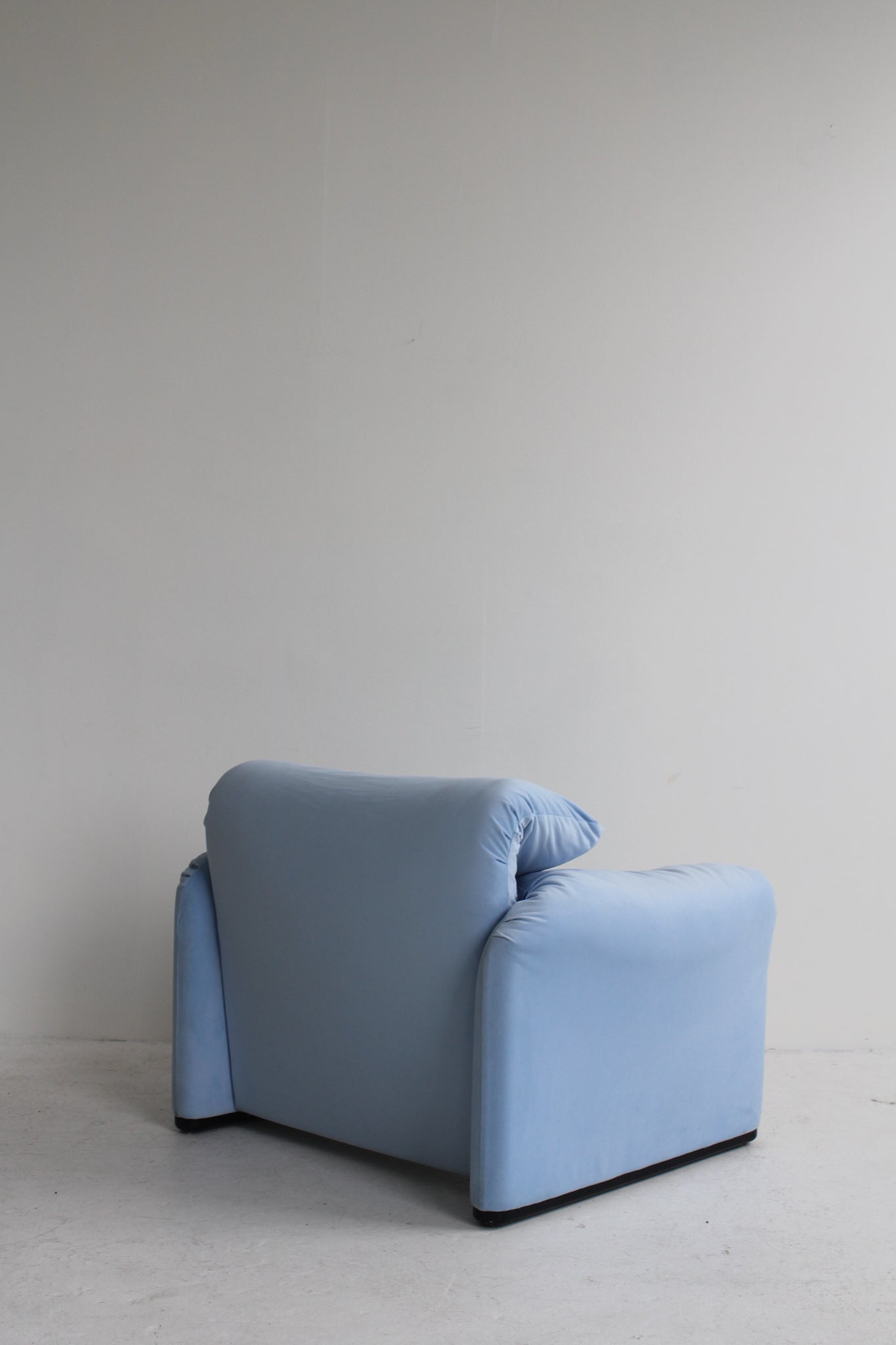 Maralunga Lounge Chair by Vico Magistretti